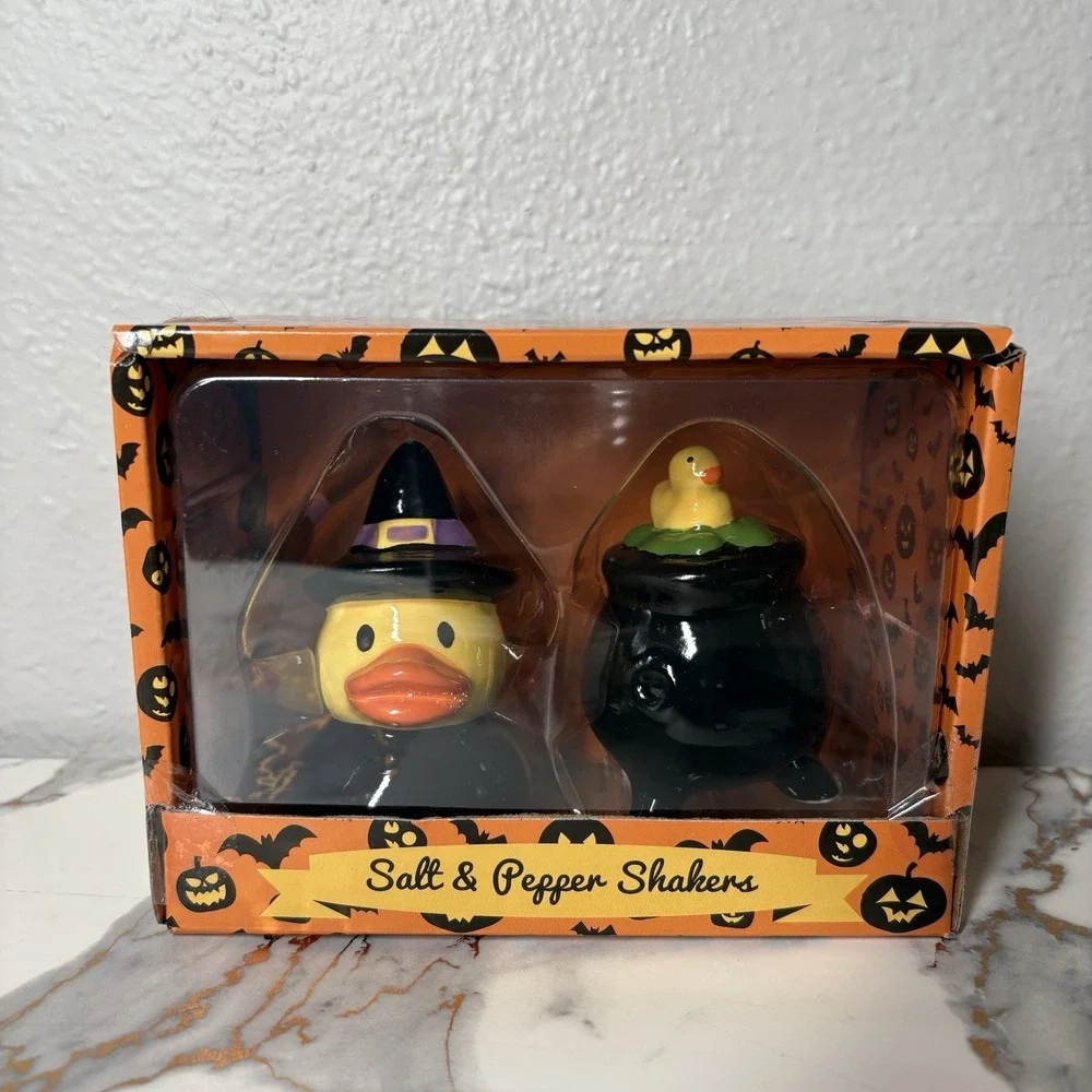 Little Village Transpac Halloween Cauldron Salt Pepper Shaker Set NIB Ceramic